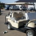4-х местная модель гольф-кара Club Car идеально подходит для семейного перемещения по территории. Комплетация снабжена зарядным устроством, литыми дисками, антиветровым стеклом и крышей